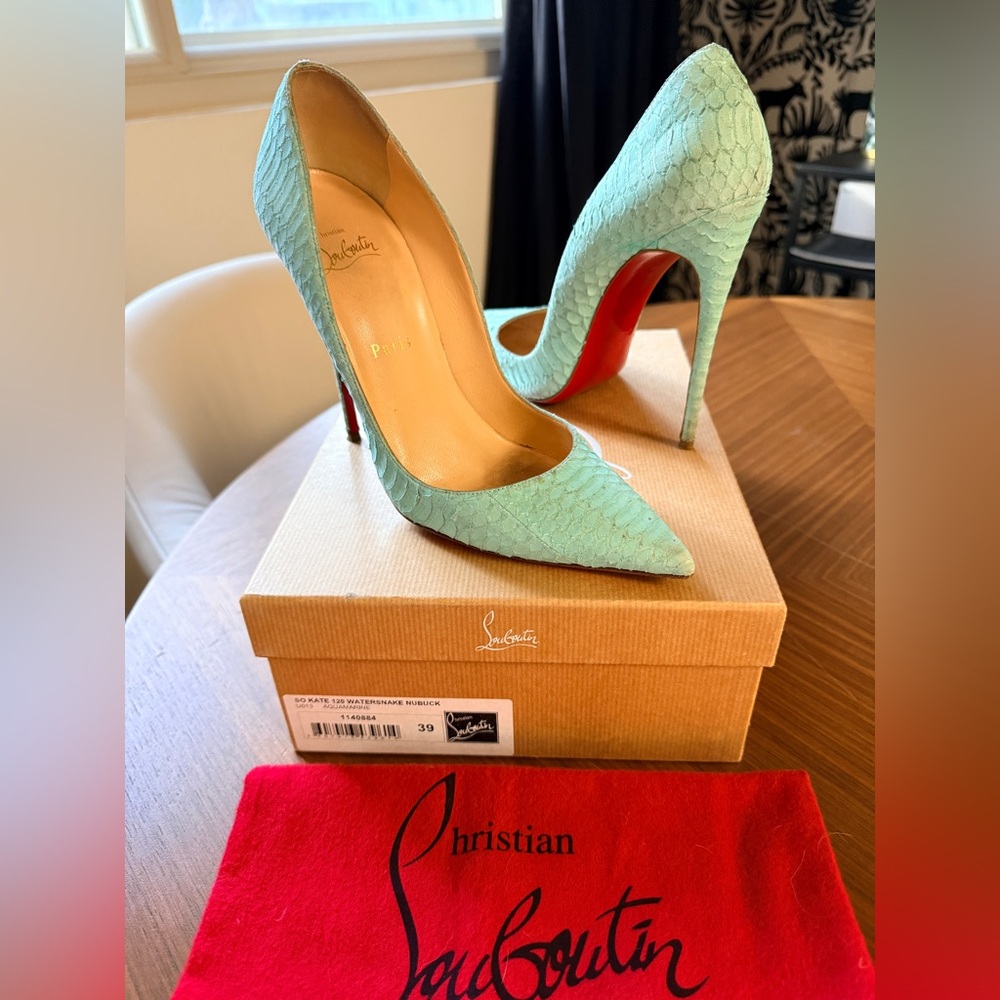 Christian Louboutin « so kate » Aquamarine Textured Heels